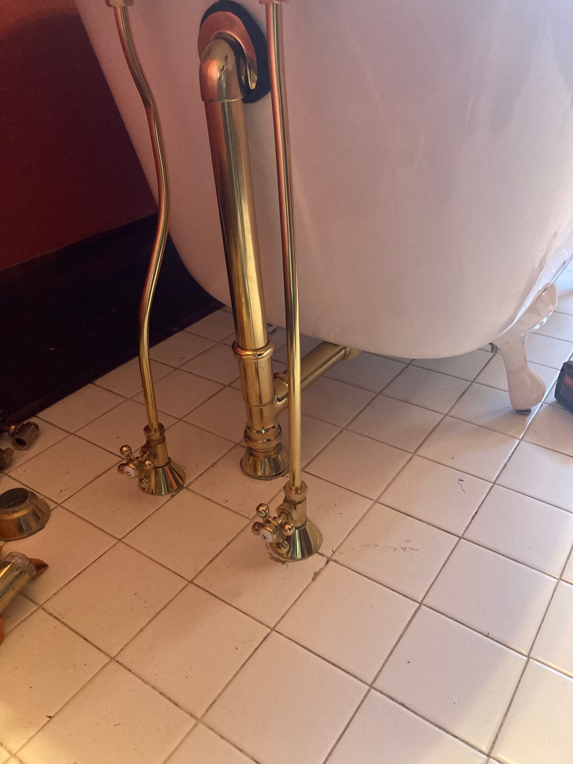 Gallery photos for Claw Foot Tub Gets All-New Hardware and Faucet: Image #1