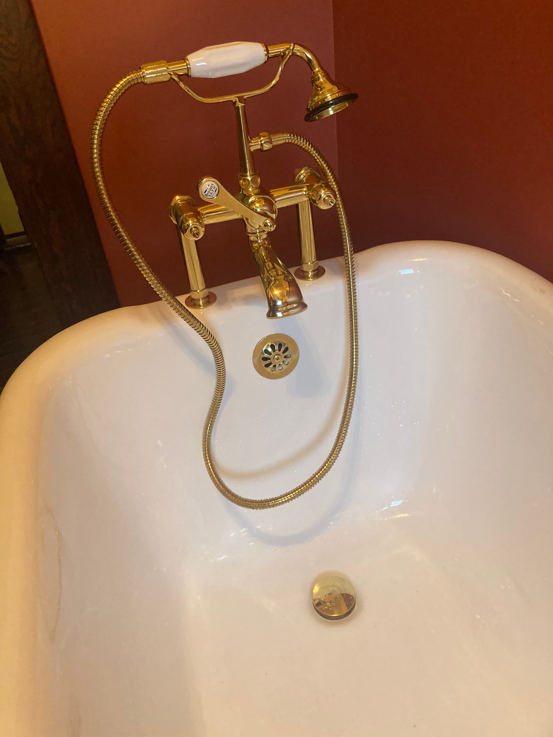 Claw Foot Tub Gets All-New Hardware and Faucet image
