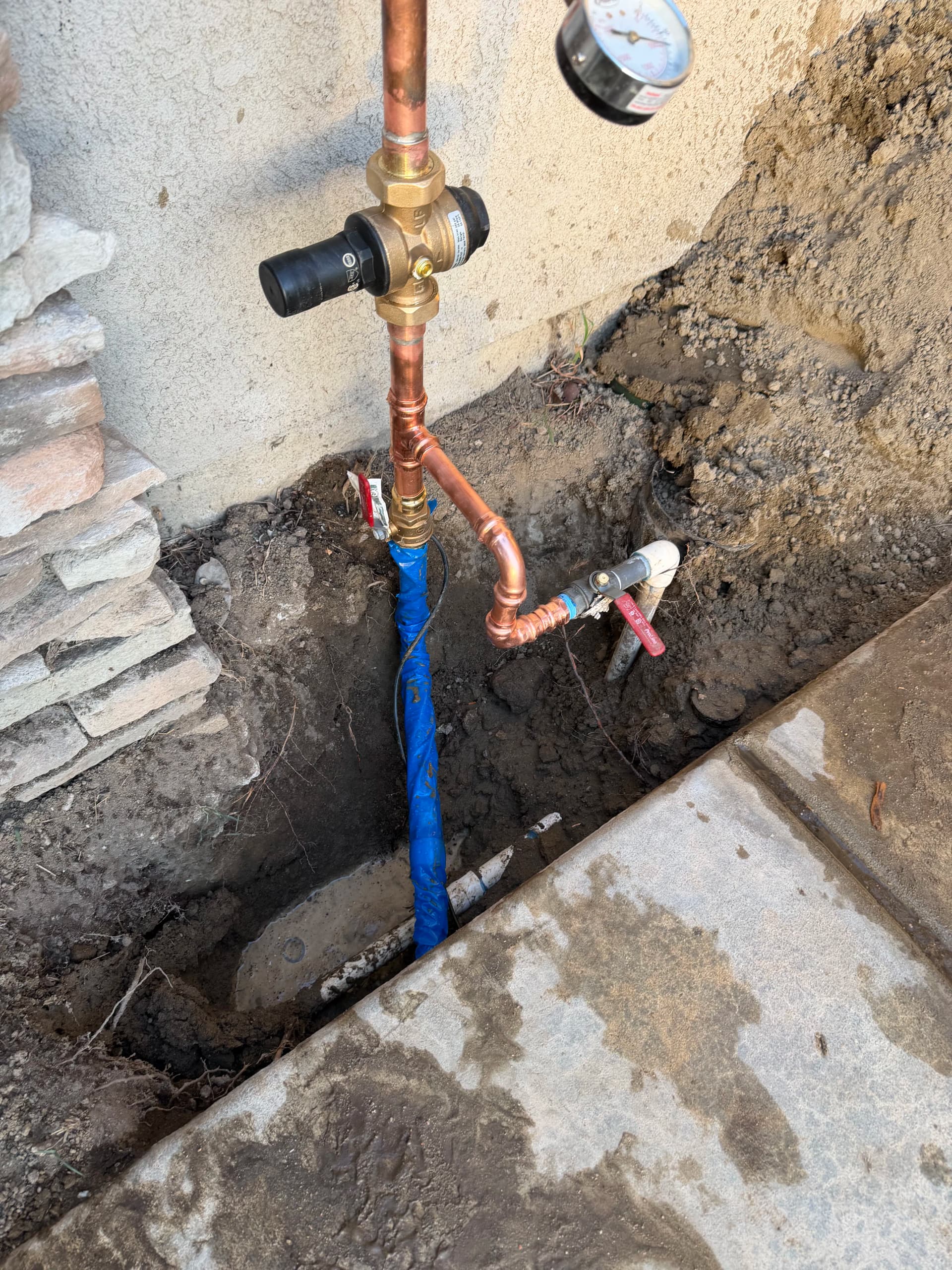 Emergency Water Main Replacement in Ontario image